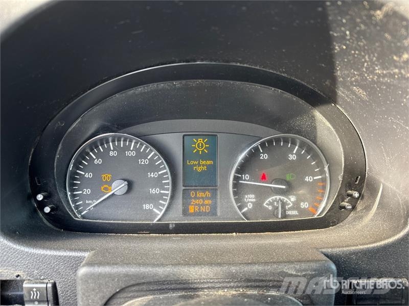 Mercedes-Benz Sprinter Cargo Van 大型面包车