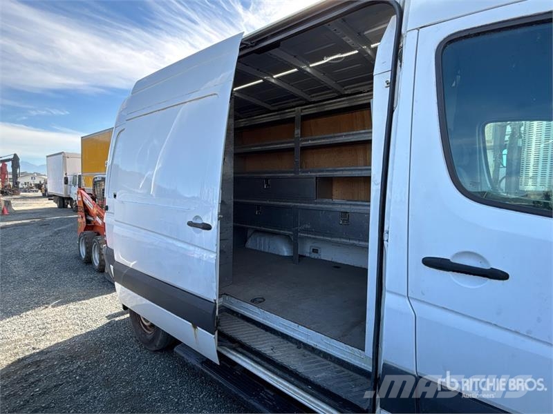 Mercedes-Benz Sprinter Cargo Van 大型面包车