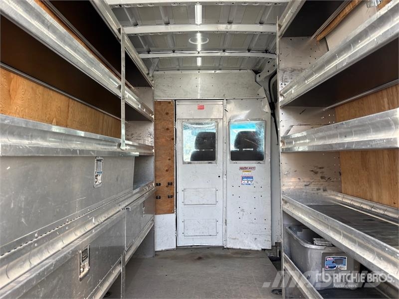 Mercedes-Benz Sprinter Cargo Van 大型面包车