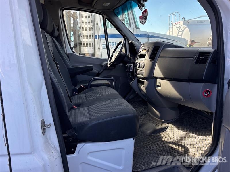 Mercedes-Benz Sprinter Cargo Van 大型面包车