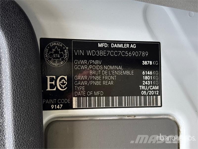 Mercedes-Benz Sprinter Cargo Van 大型面包车