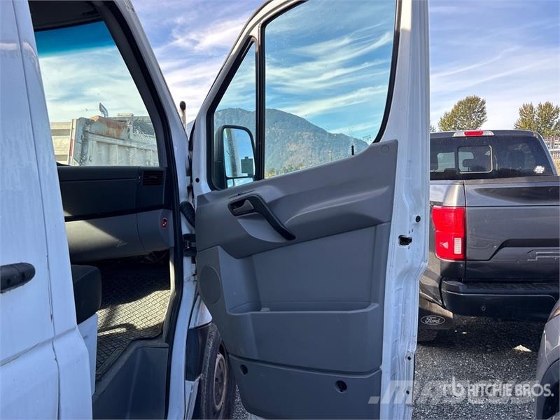 Mercedes-Benz Sprinter Cargo Van 大型面包车