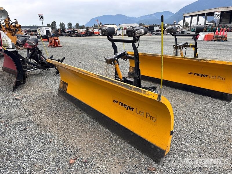 Meyer LP-9.0 9 ft 2 Way Snow Plow - Fits 2022 F-650 Sniega naži un tīrītāji
