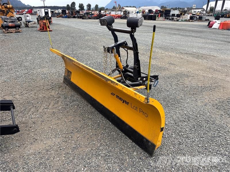 Meyer LP-9.0 9 ft 2 Way Snow Plow - Fits 2022 F-650 Снежные отвалы и плуги