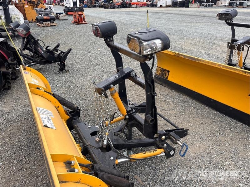Meyer LP-9.0 9 ft 2 Way Snow Plow - Fits 2022 F-650 Sniega naži un tīrītāji