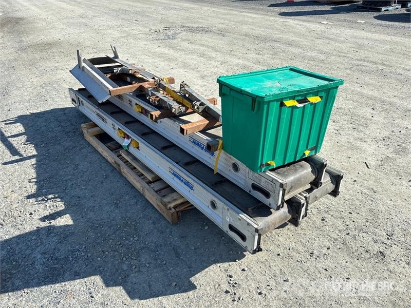 MiniVeyor 12 in x 10 ft Quantity of (3) Conveyor Строительная техника - Другие
