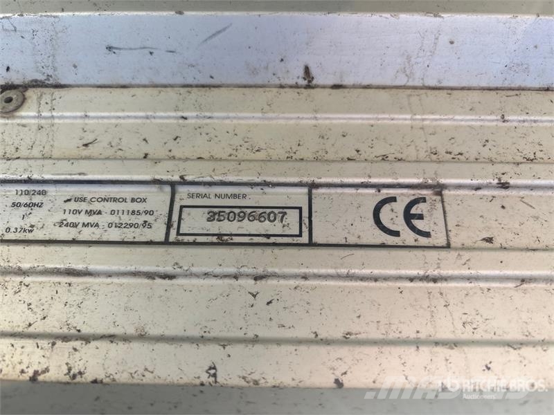  MiniVeyor 12 in x 10 ft Conveyor معدات البناء - غير ذلك
