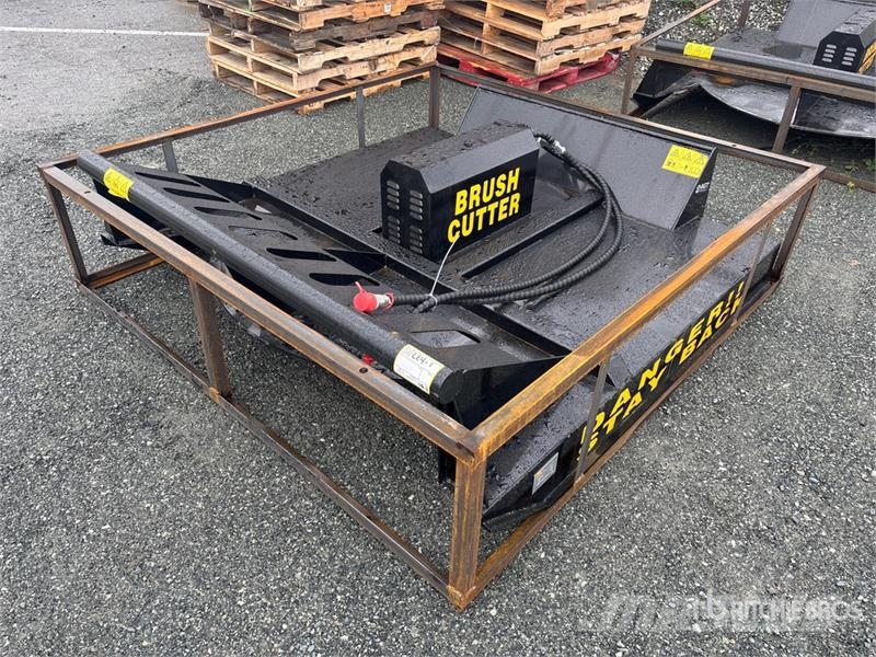 Mower King SSRC 72 in Skid Steer Brush Cutter (Unu 牽引式モア/芝刈り機
