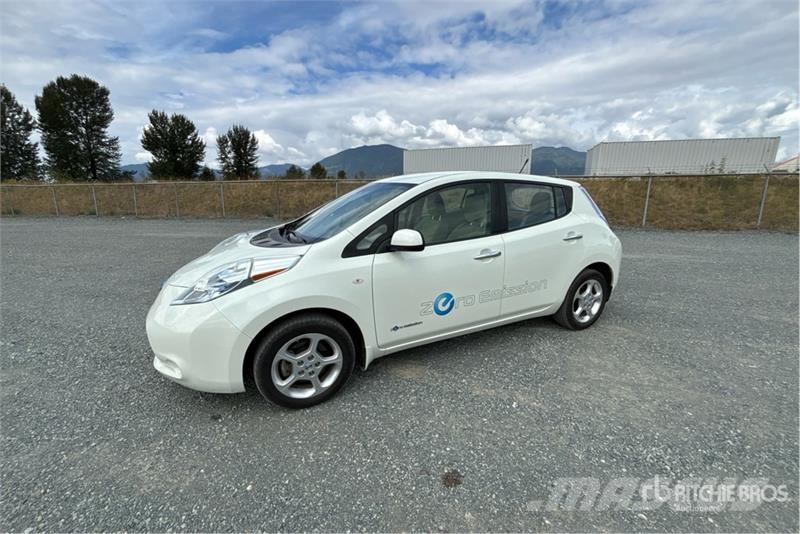 Nissan Leaf Electric Automobile Avtomobili