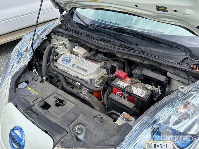 Nissan Leaf Electric Automobile Avtomobili