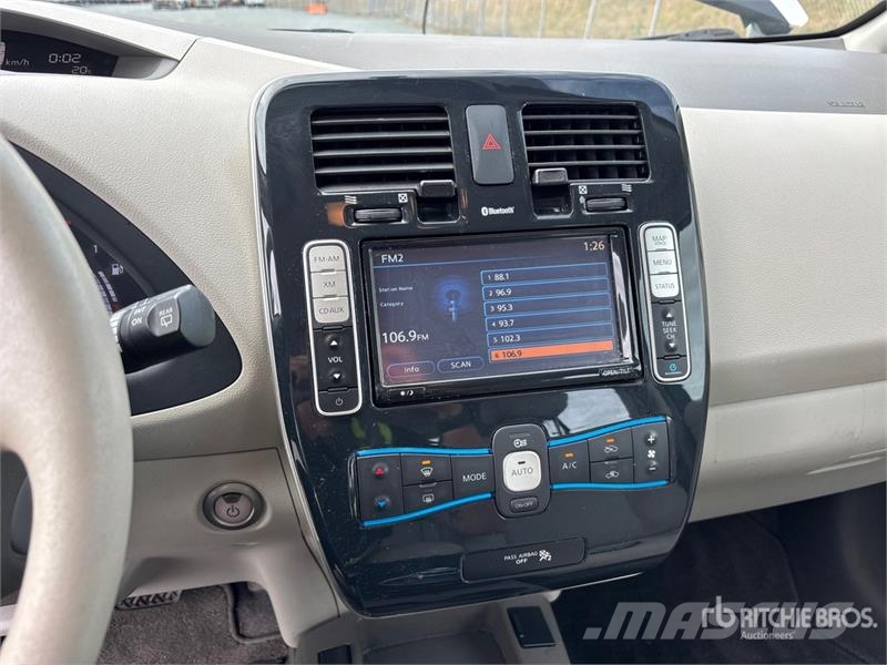 Nissan Leaf Electric Automobile Avtomobili