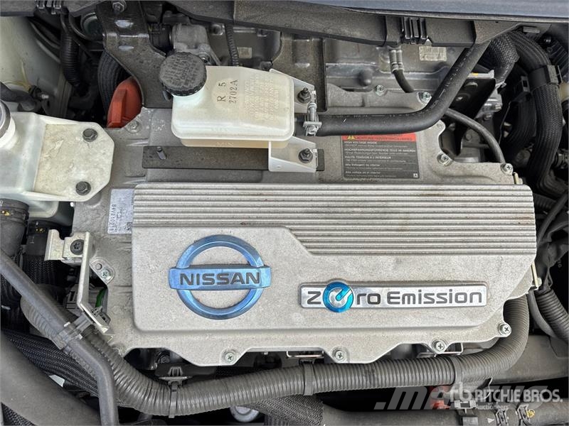 Nissan Leaf Electric Automobile Avtomobili
