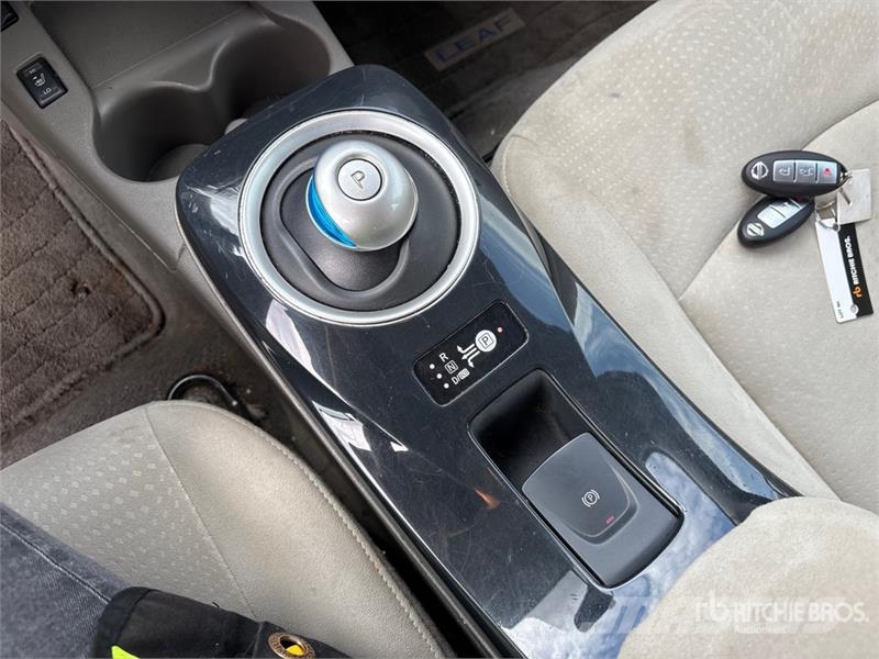 Nissan Leaf Electric Automobile Avtomobili