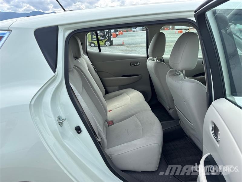 Nissan Leaf Electric Automobile Avtomobili