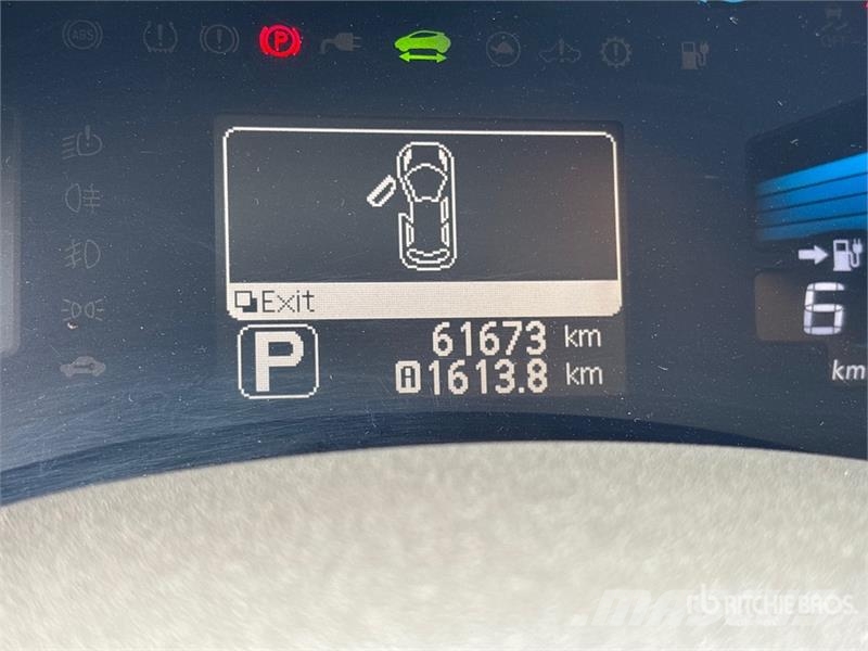 Nissan Leaf Electric Automobile Avtomobili