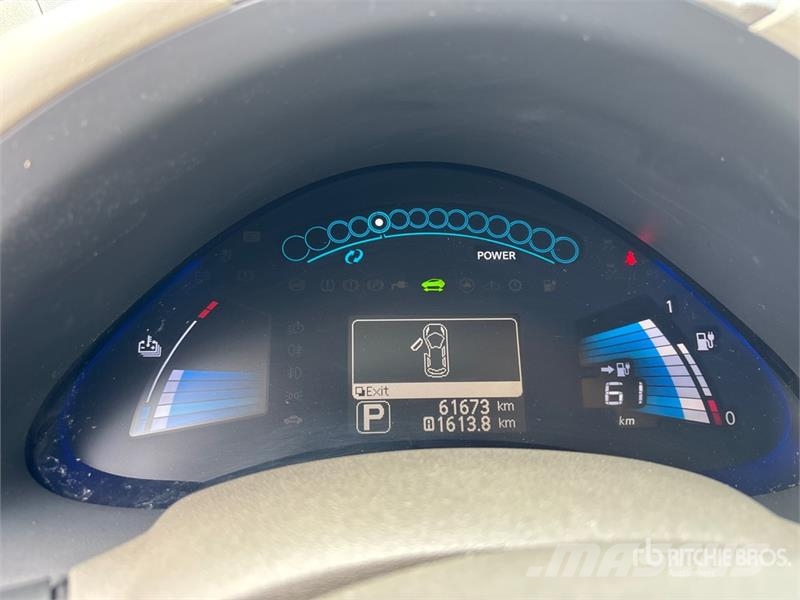 Nissan Leaf Electric Automobile Avtomobili