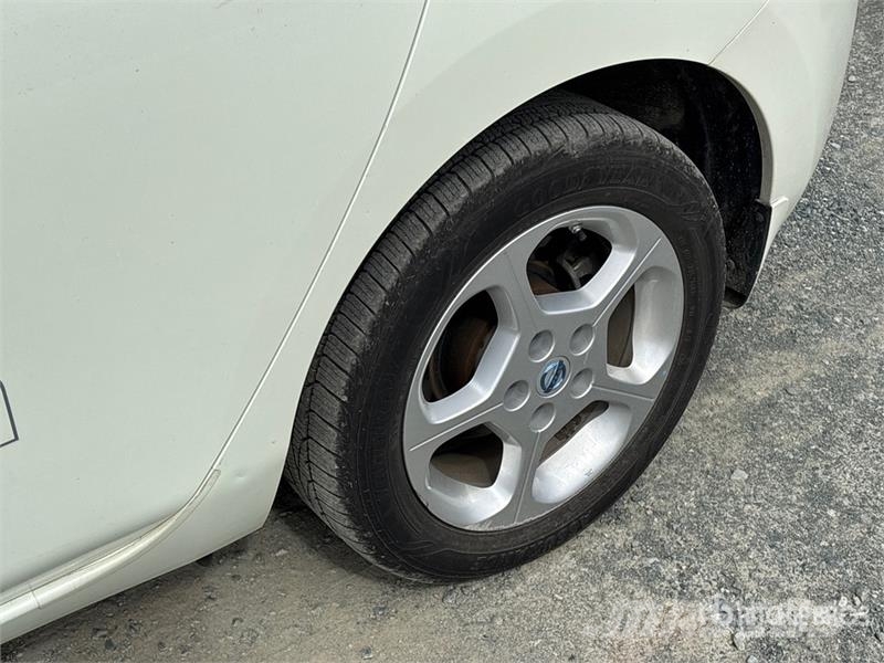 Nissan Leaf Electric Automobile Avtomobili
