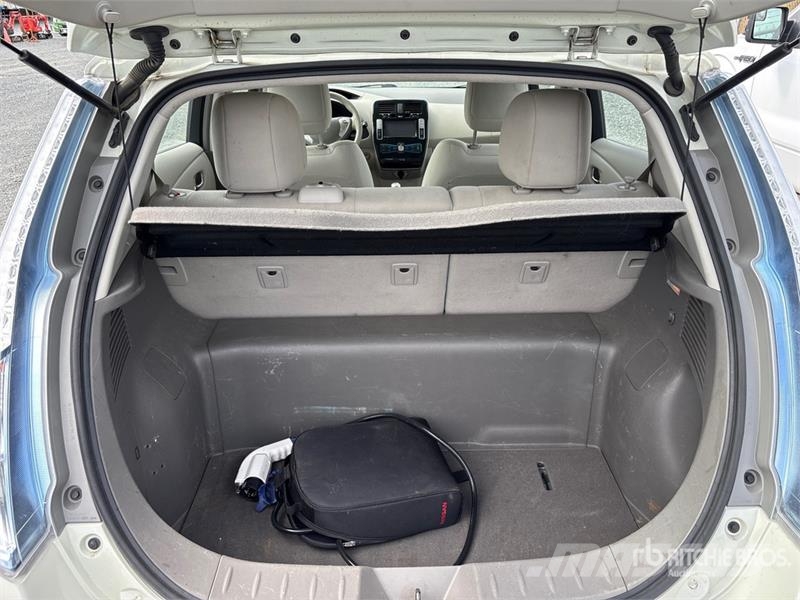 Nissan Leaf Electric Automobile Avtomobili