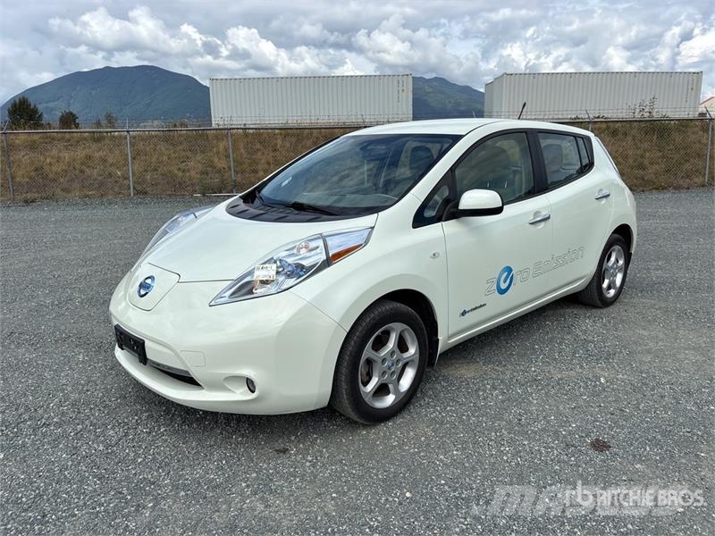 Nissan Leaf Electric Automobile Avtomobili