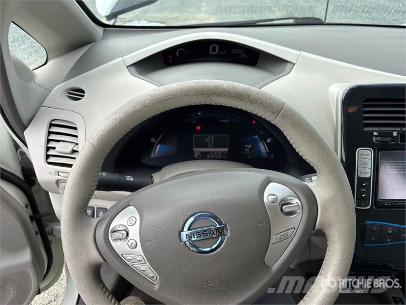 Nissan Leaf Electric Automobile Avtomobili