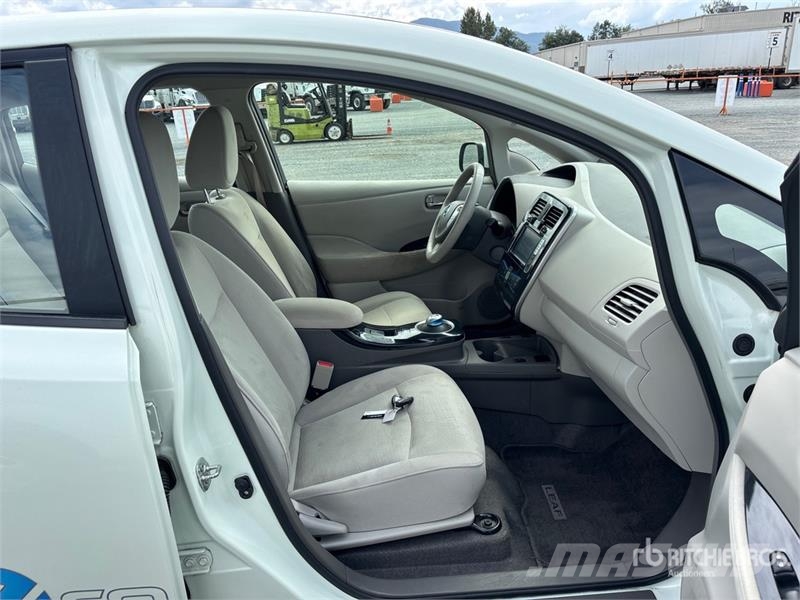 Nissan Leaf Electric Automobile Avtomobili