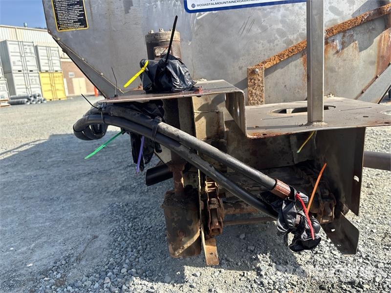  P46 Pneumatic Salt Spreader معدات نشر الرمال والملح