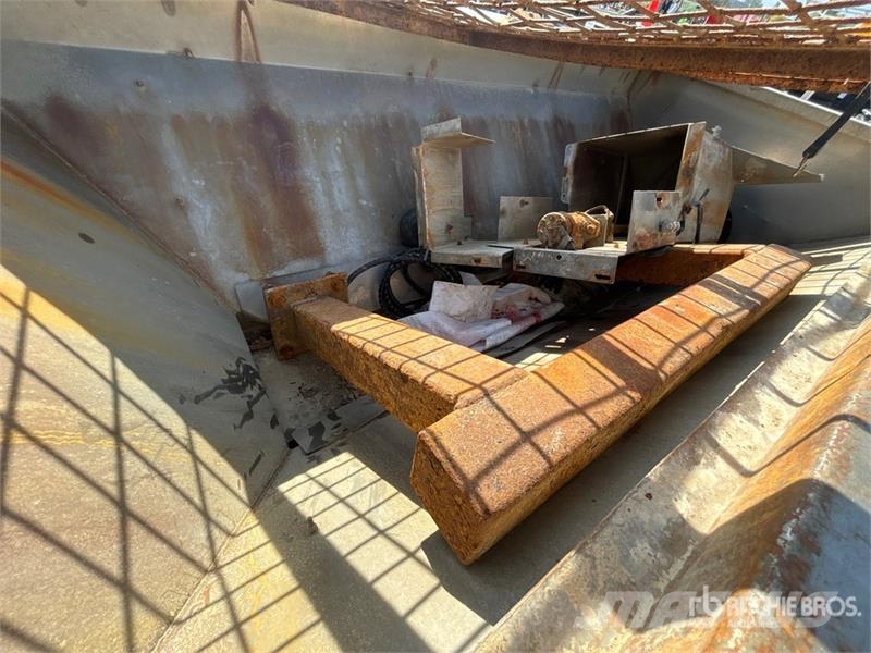  P46 Pneumatic Salt Spreader معدات نشر الرمال والملح
