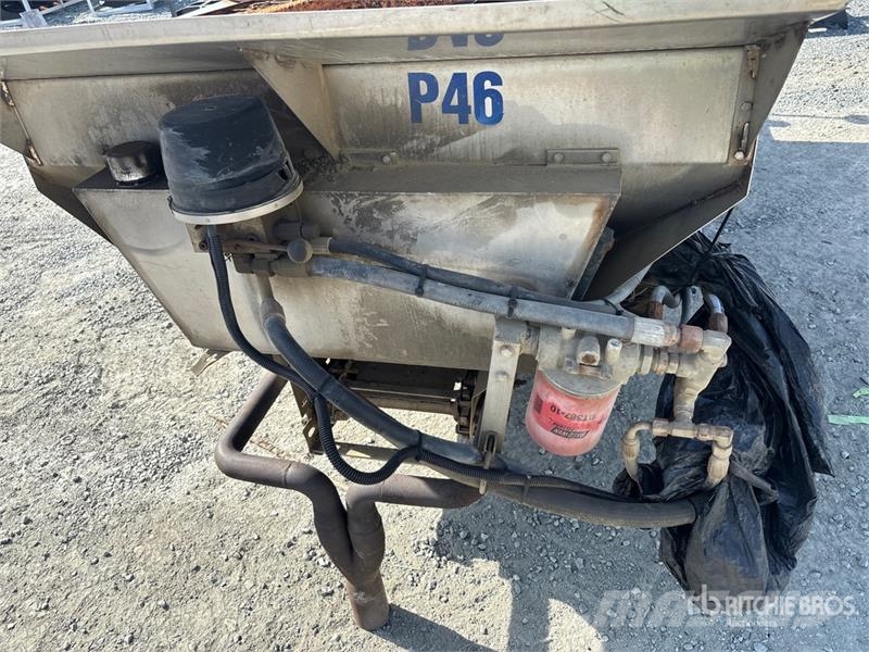 P46 Salt Spreader Posipači soli i pijeska