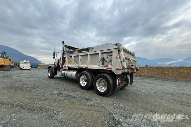 Peterbilt 367 Sora- ja kippiautot