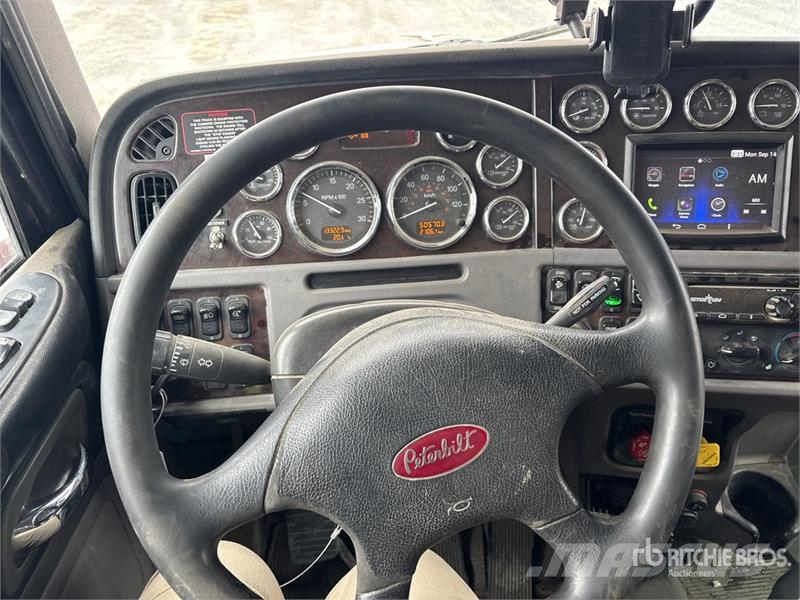 Peterbilt 367 Savivarčių priekabų vilkikai