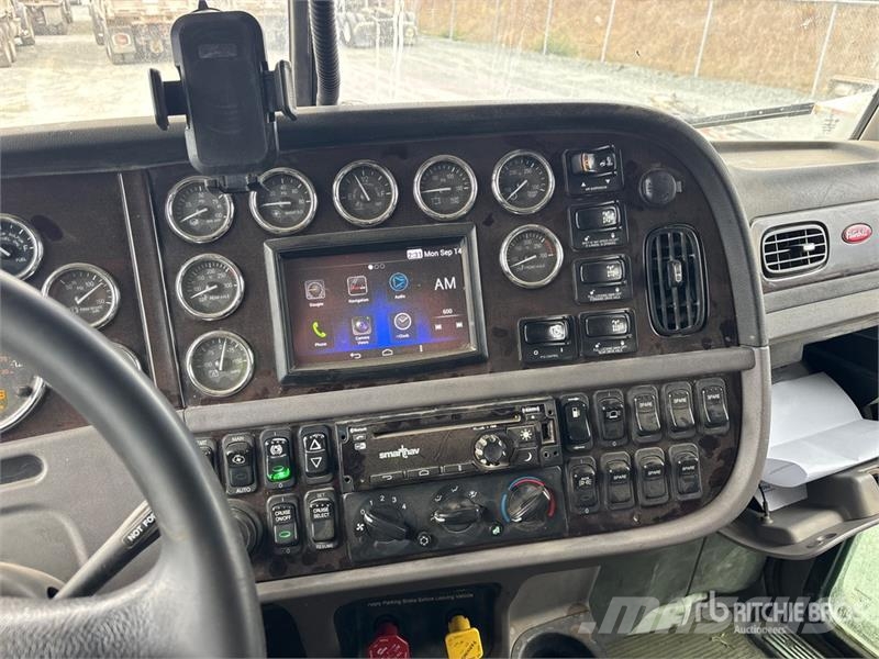 Peterbilt 367 Savivarčių priekabų vilkikai