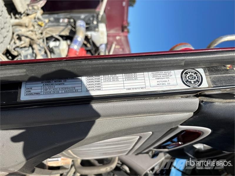 Peterbilt 367 Φορτηγά Ανατροπή