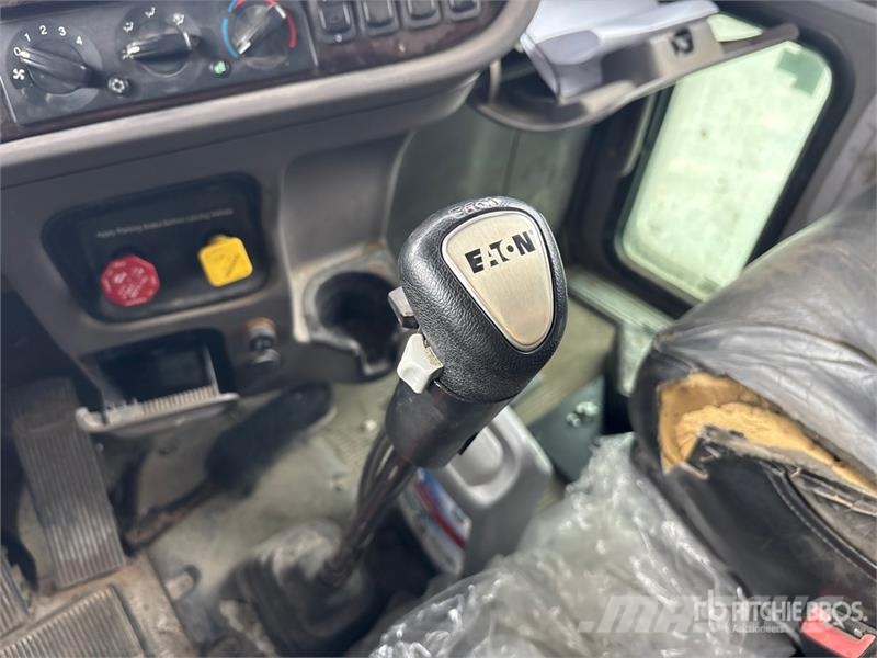 Peterbilt 367 Savivarčių priekabų vilkikai