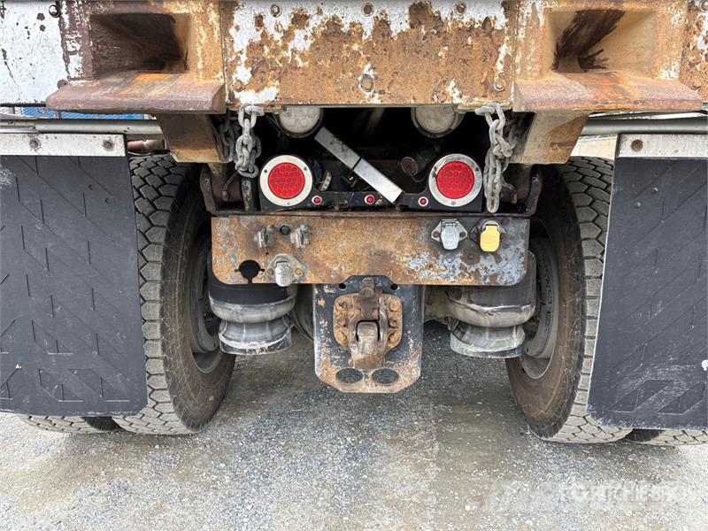Peterbilt 367 Tipper trucks
