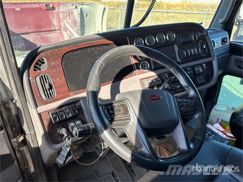 Peterbilt 367 Φορτηγά Ανατροπή
