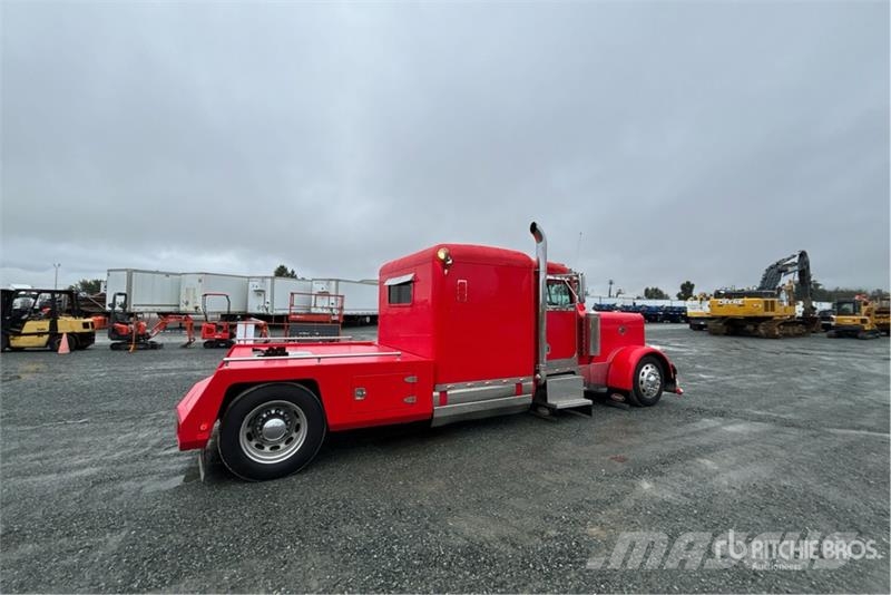 Peterbilt 379 4x2 Sleeper Versatile Hauler Truck Тягачі