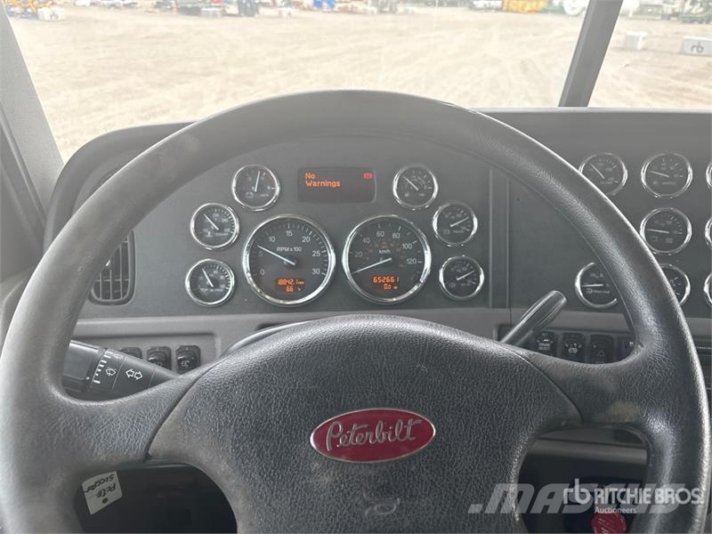 Peterbilt 384 Trækkere