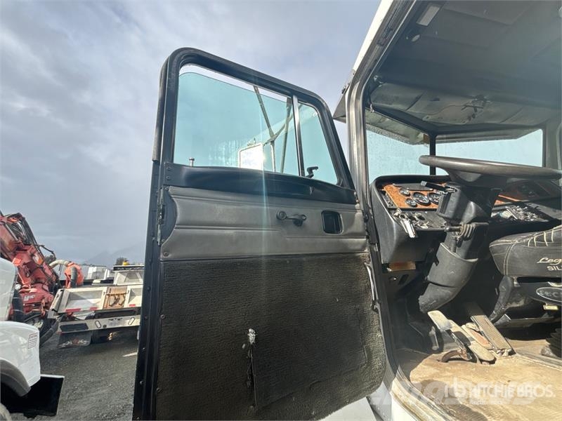 Peterbilt 385 Camion con sponde ribaltabili