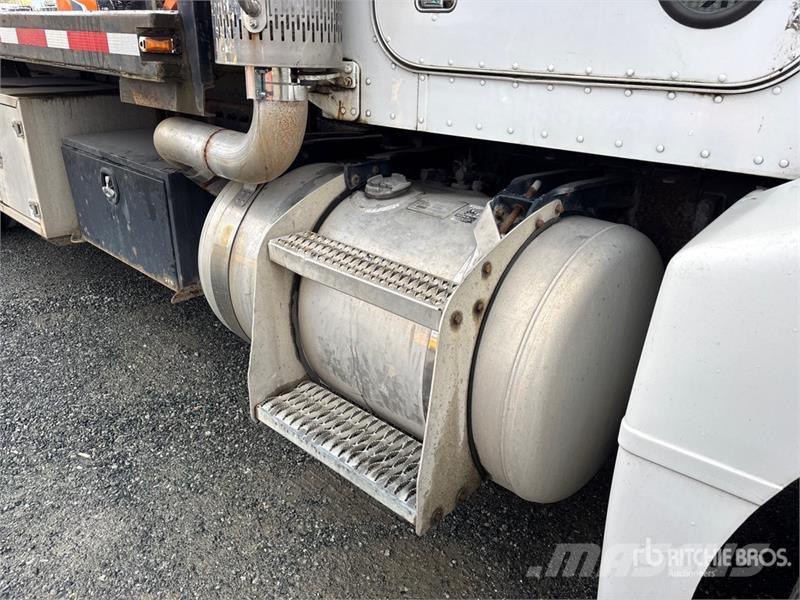 Peterbilt 385 Camion con sponde ribaltabili