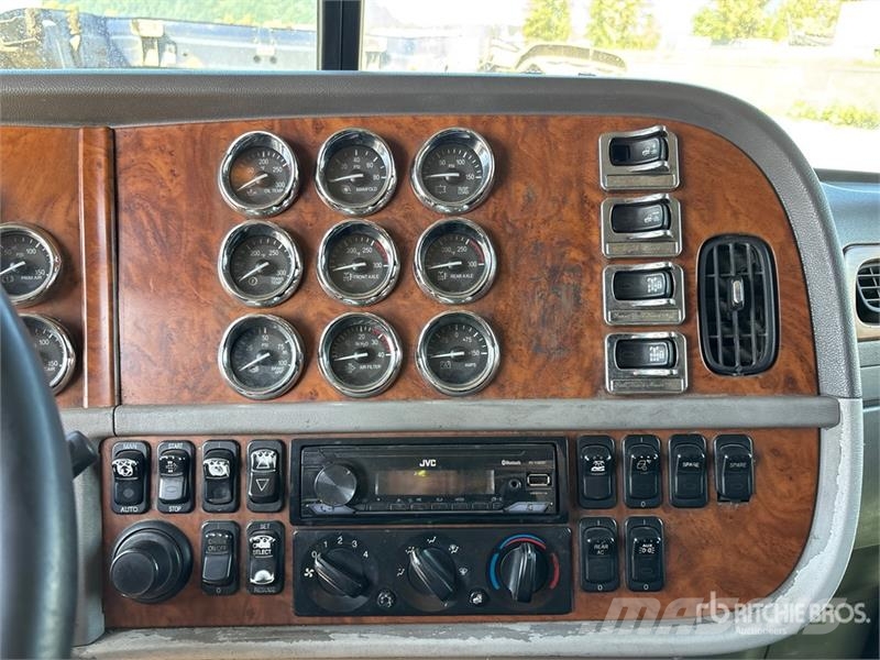 Peterbilt 388 وحدات الجر
