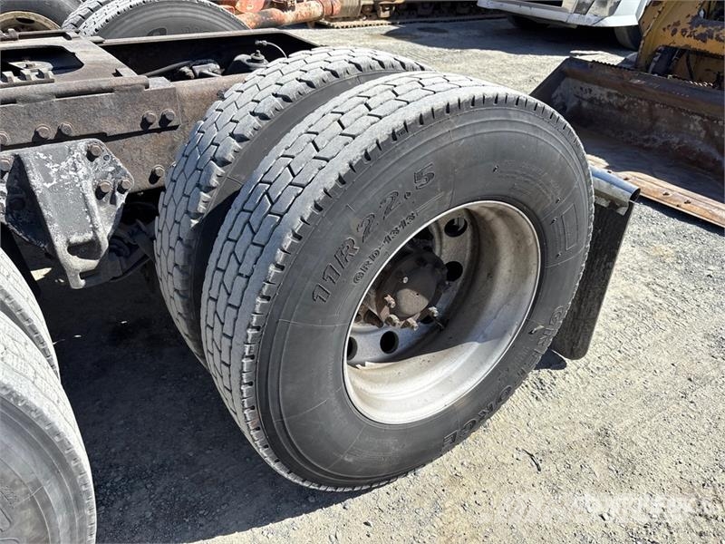 Peterbilt 388 وحدات الجر
