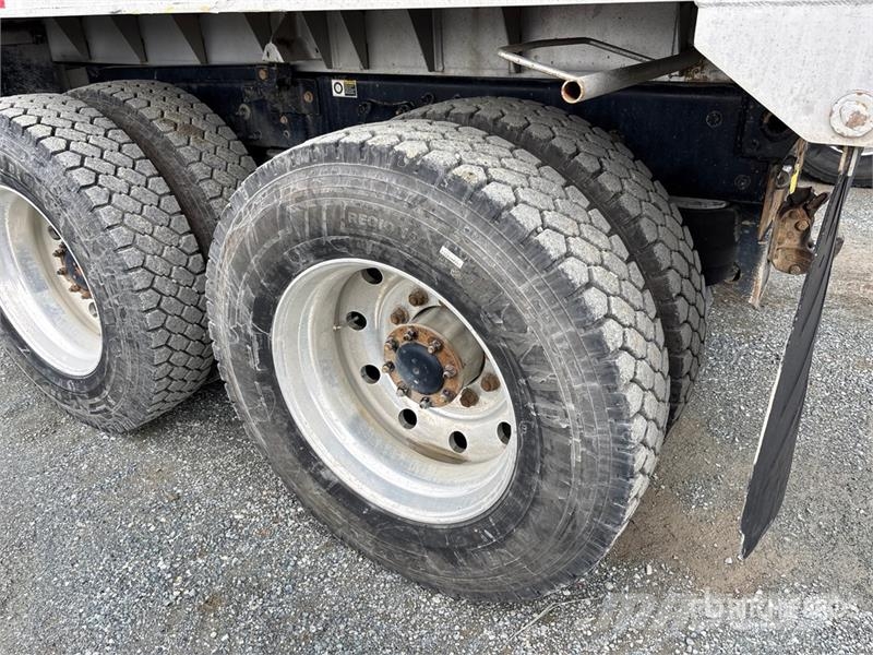 Peterbilt 389 6x4 Transfer T/A Dump Truck Tipper trucks