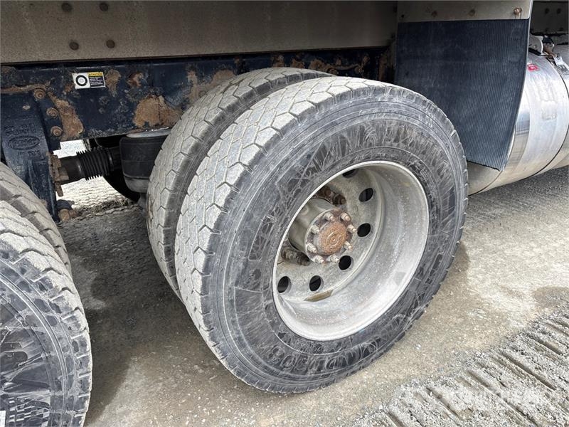 Peterbilt 389 6x4 Transfer T/A Dump Truck Tipper trucks