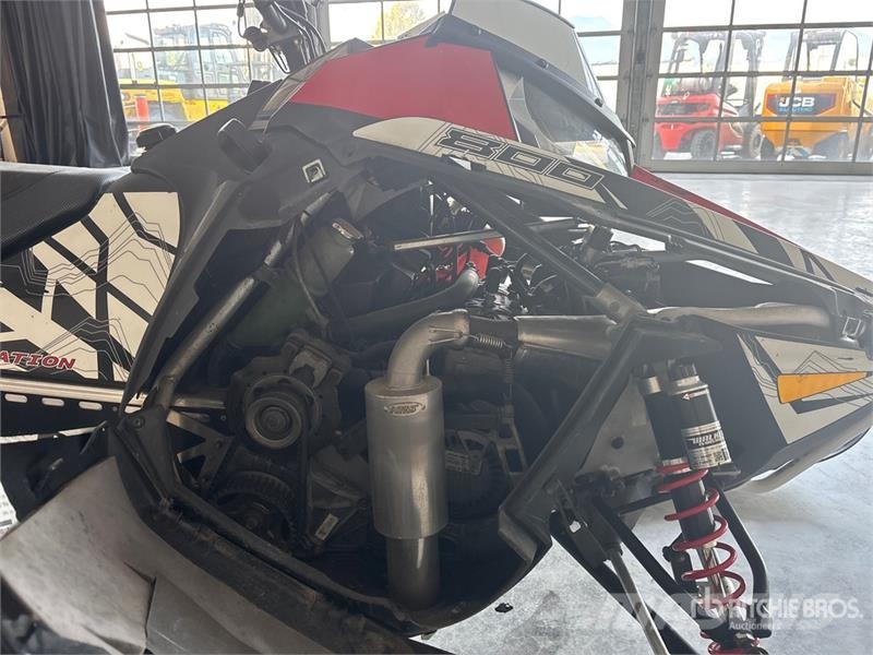 Polaris 800 PRO-RMK Motas de Neve