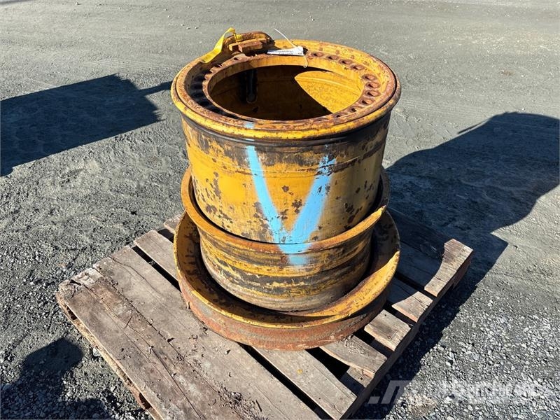  Quantity of (1) 25.5-25 Wheels الإطارات والعجلات والحافات