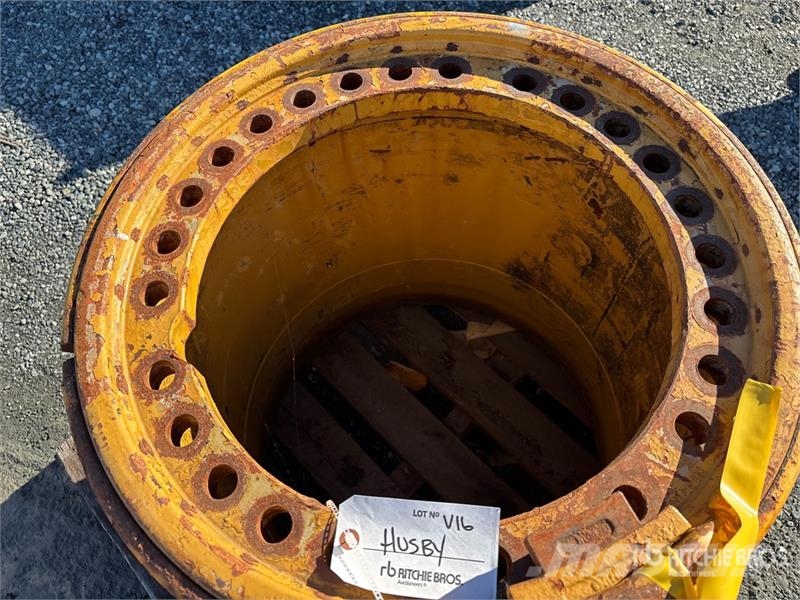  Quantity of (1) 25.5-25 Wheels الإطارات والعجلات والحافات