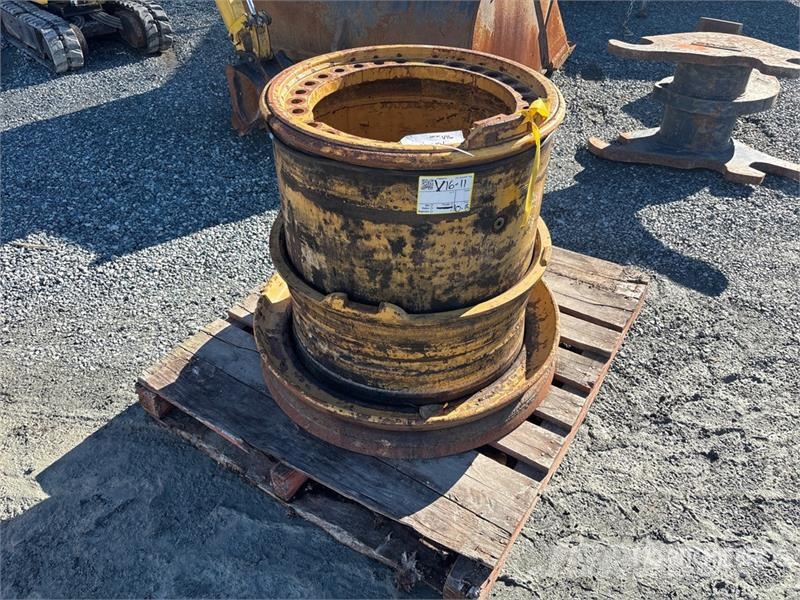  Quantity of (1) 25.5-25 Wheels الإطارات والعجلات والحافات