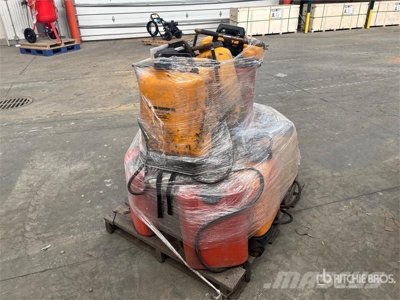 Quantity of (14) 20 L Backpack Water Tank Kütusemahutid