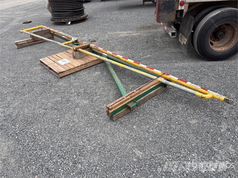  Quantity of (2) 18 FT, 20 FT Driveway Gate Landbruk - Annet