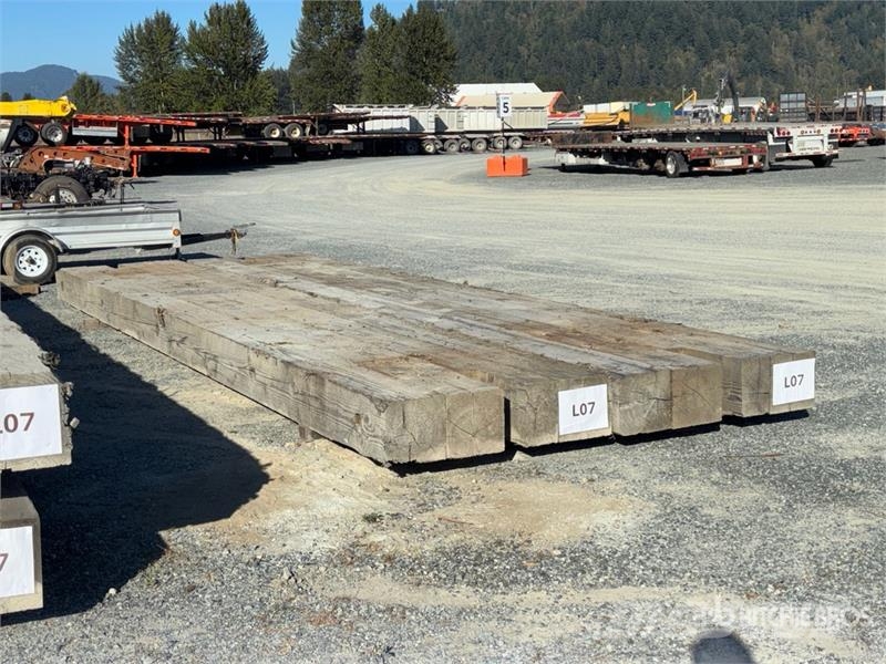 Quantity of (2) 4 ft x 12 in x 25 ft 6 in Timber C 起重机配件设备